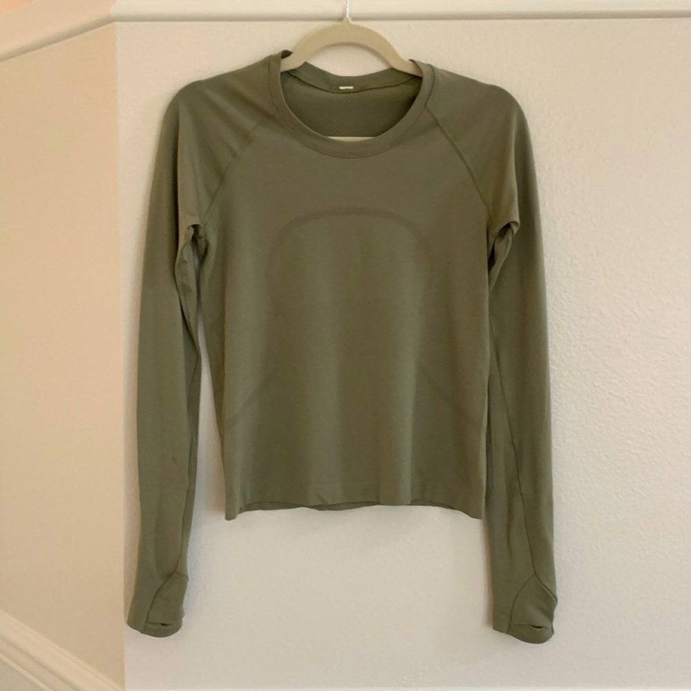 Lululemon Women’s Swiftly Tech Race length olive green long sleeve, size 6